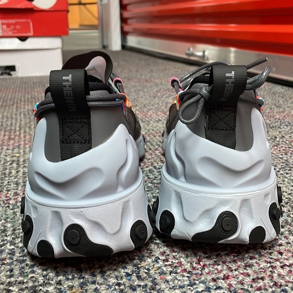 Nike - Picture 6 of 7